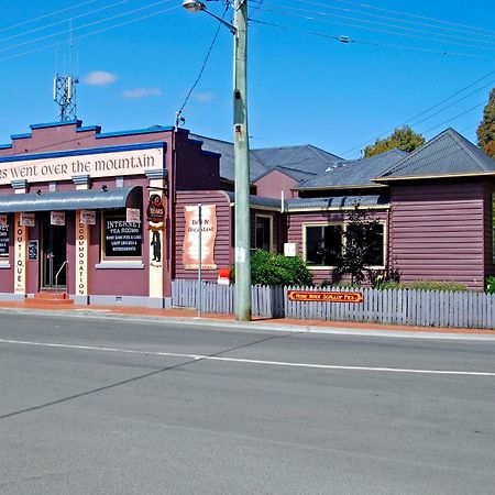 The Bears Went Over The Mountain Geeveston Exterior photo