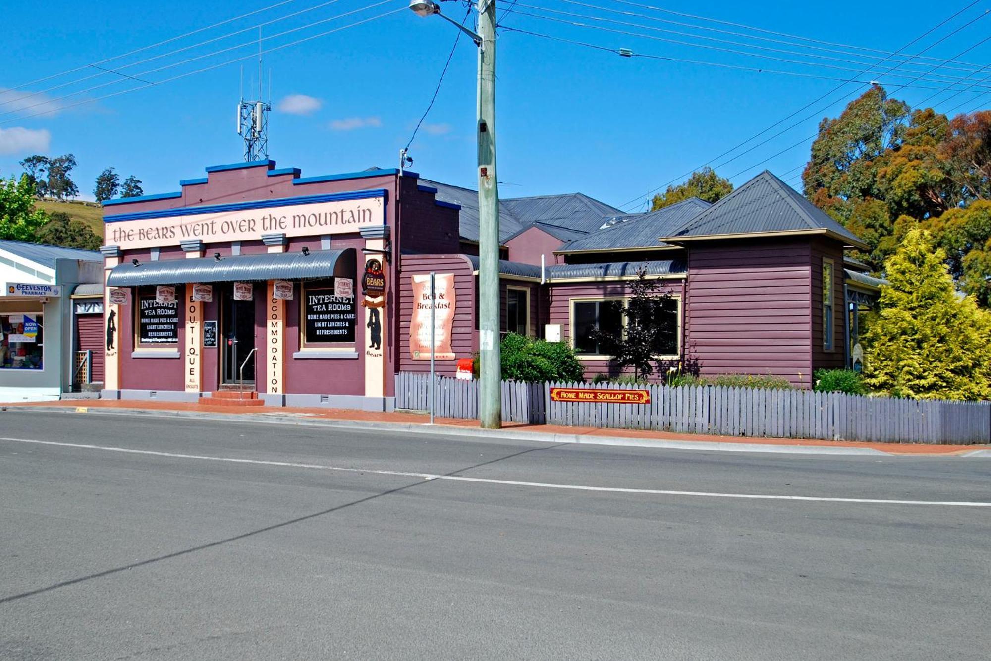 The Bears Went Over The Mountain Geeveston Exterior photo