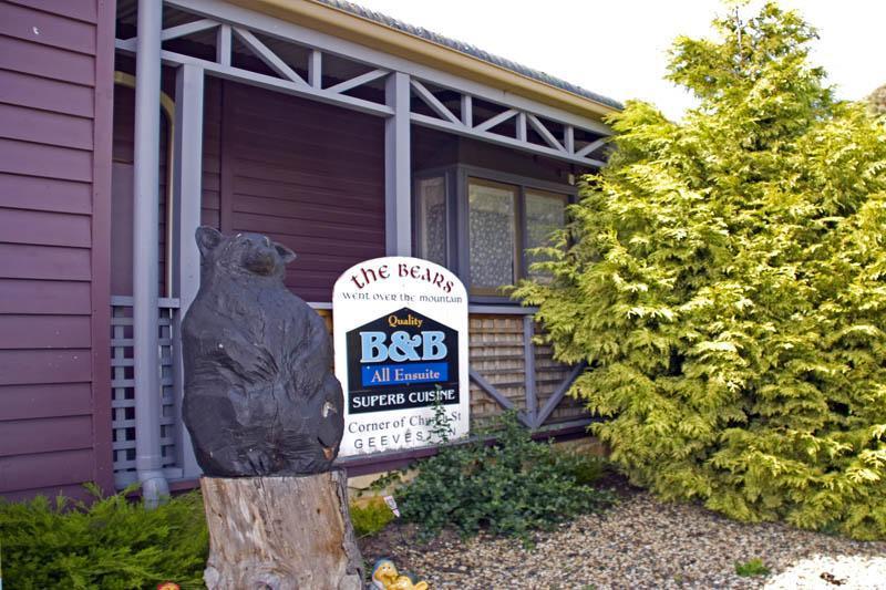 The Bears Went Over The Mountain Geeveston Exterior photo
