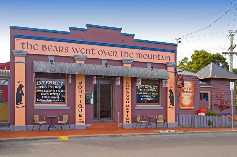 The Bears Went Over The Mountain Geeveston Exterior photo