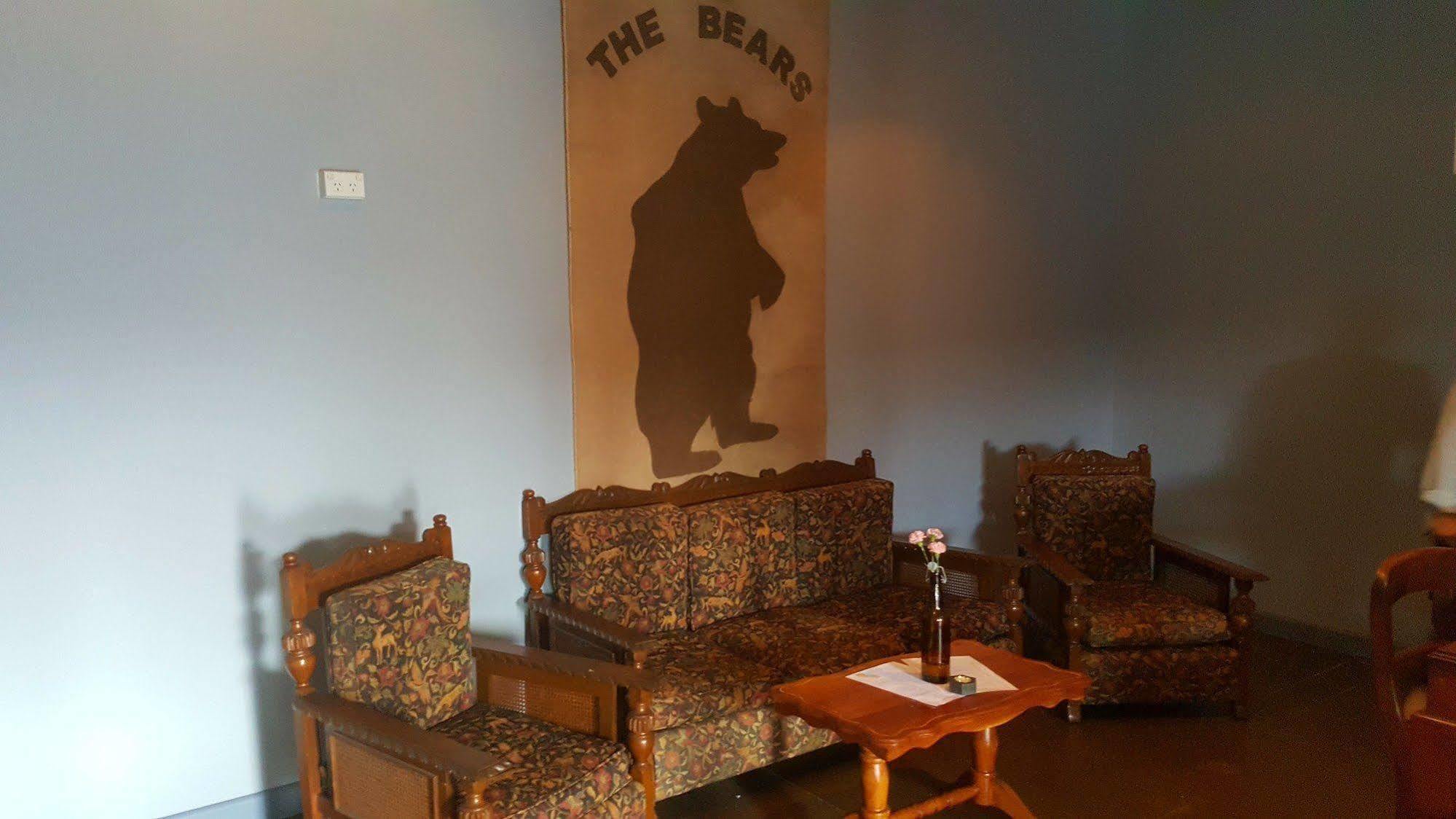 The Bears Went Over The Mountain Geeveston Exterior photo